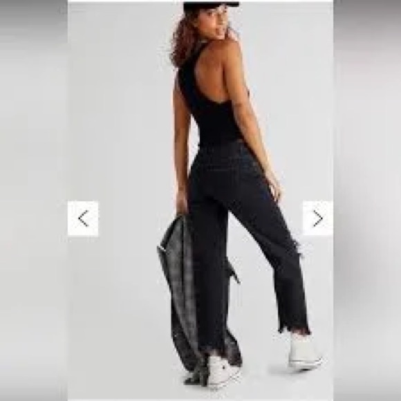 Free People Maggie mid-rise straight denim in the color onyx.  NWT Sz 27, 29. - Picture 4 of 6